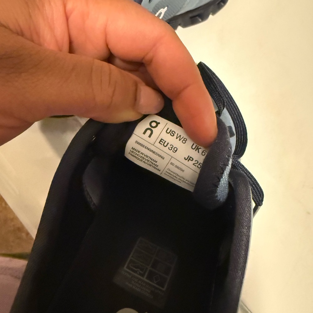 on sneakers - Picture 5 of 7